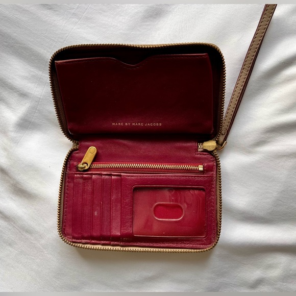 Marc Jacobs tan / burgundy phone case, card holder wristlet - Picture 3 of 7